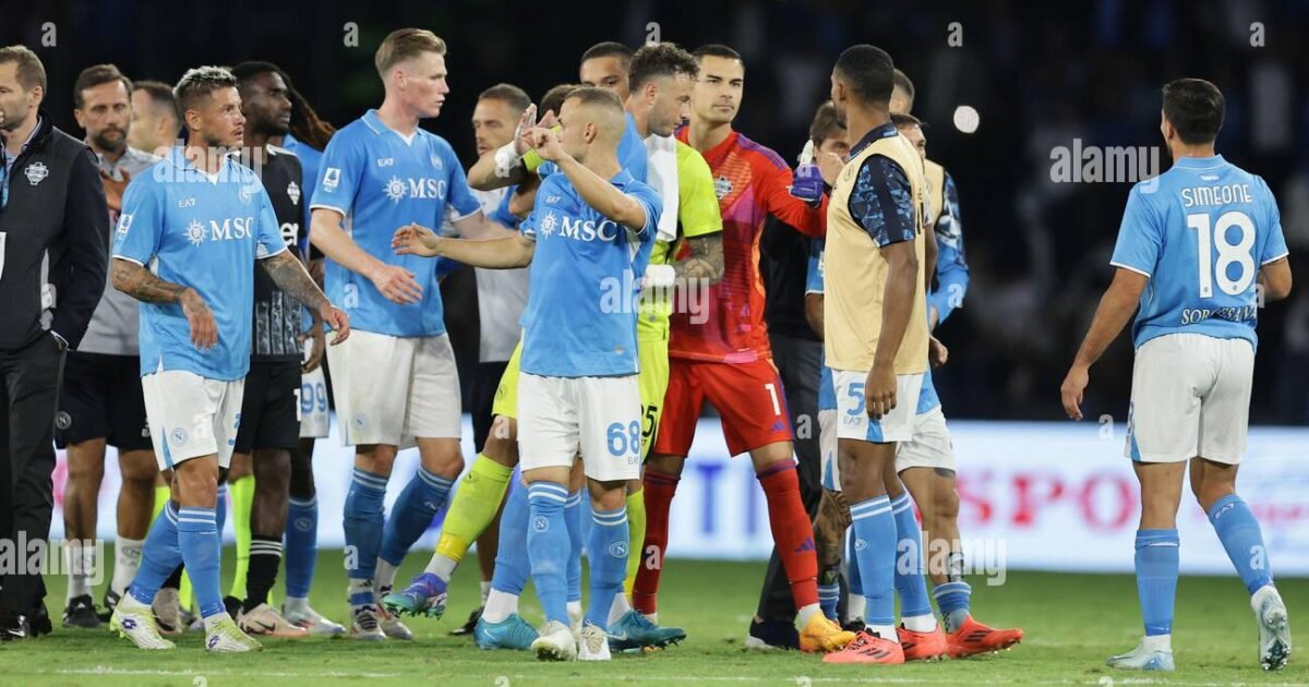 كومو تحت قيادة فابريغاس يفوز 2-1 على نابولي في مارادونا