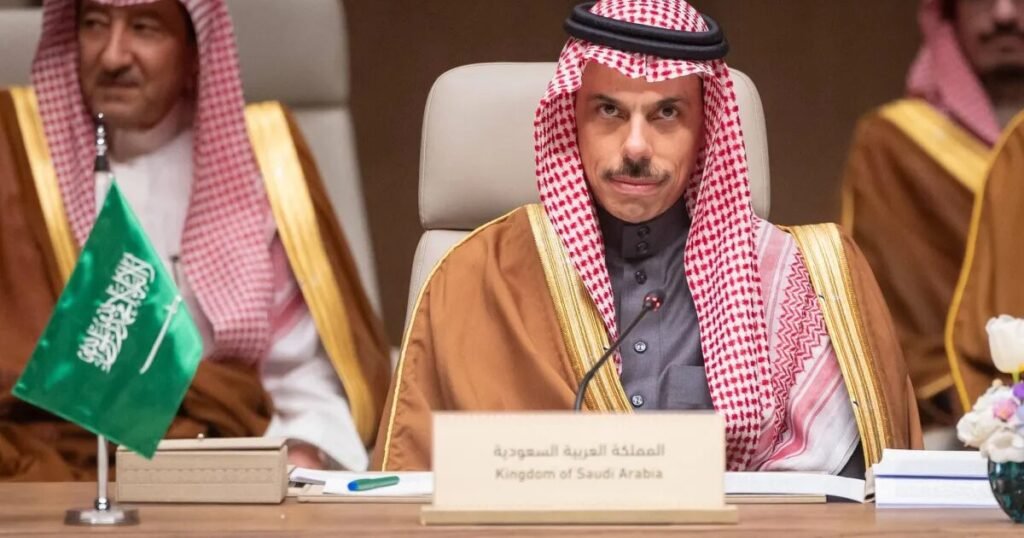 التحالف يعلن اعتراض صاروخ ومصدر حوثي يزعم إصابة مطار الرياض